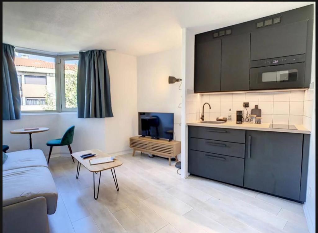 Studio Contemporain Avec Piscine Proche De La Mer Cannes Exterior photo