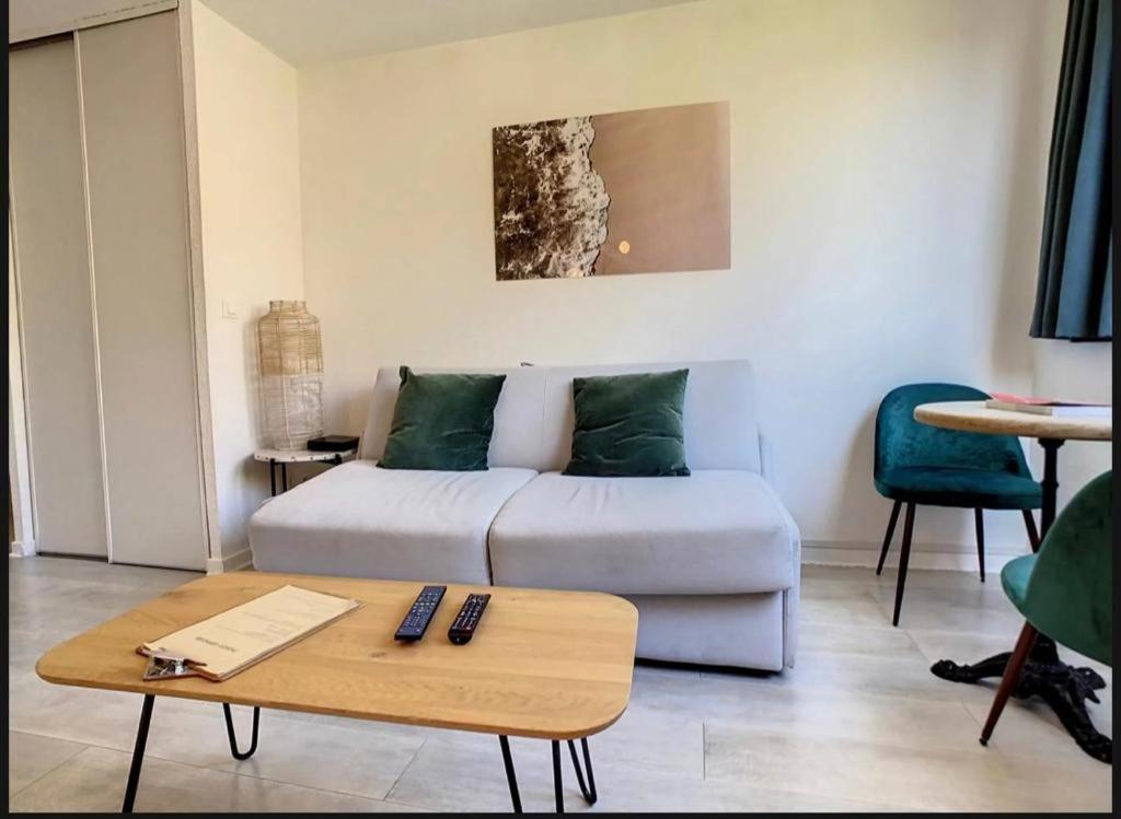 Studio Contemporain Avec Piscine Proche De La Mer Cannes Exterior photo